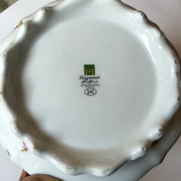 Huguenot Fine China Food Holder with Lid - Picture 7 of 12